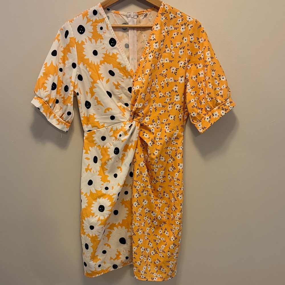 Retro 70’s Boho Floral Yellow and White short Dress- size 8 med